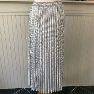 Max Studio London NWT Pleated Maxi Skirt Navy White Pull On Size Large